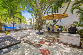 Spanish Lime Cottage by AvantStay Ideal Old Town Key West Location Month Long Stays Only
